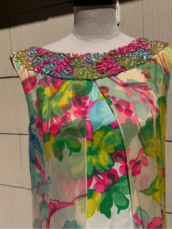Vintage 1960s Mr. John Jr. Floral Dress with Beaded Neckline Size Small/Medium - Picture 11 of 13